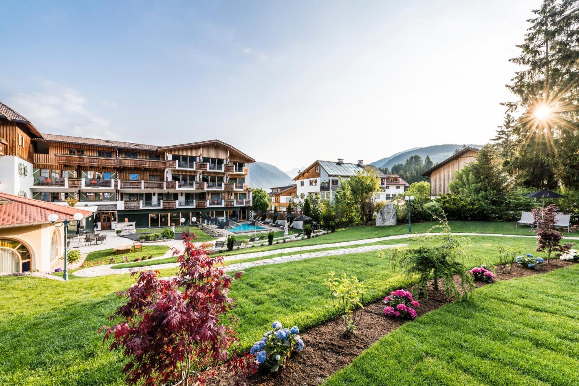 Mirabell Dolomites Hotel - Luxury Ayurveda & Spa Olang Εξωτερικό φωτογραφία